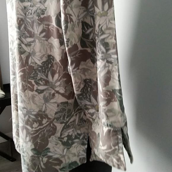 COLUMBIA SPORTSWEAR Button-down - Picture 4 of 12